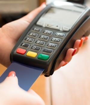 Sorriso: Homem &eacute; demitido de posto de combust&iacute;veis ap&oacute;s suspeita de envolvimento na troca de m&aacute;quina de cart&atilde;o