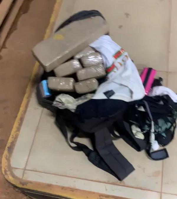 Sorriso: (V&iacute;deo) Mulher &eacute; presa com 15 kg de droga na rodovi&aacute;ria