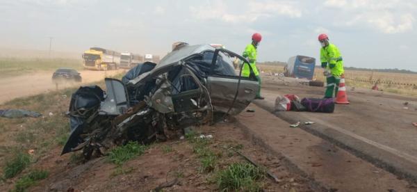 Lucas do Rio Verde: Tr&ecirc;s pessoas morrem em acidente envolvendo tr&ecirc;s ve&iacute;culos na BR 163