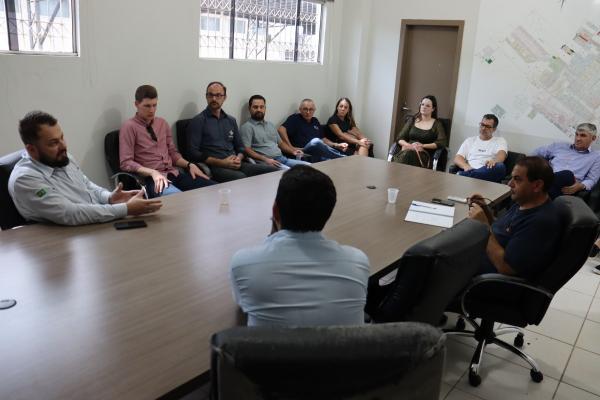 Damiani se re&uacute;ne com contadores que pedem melhorias em alguns servi&ccedil;os p&uacute;blicos