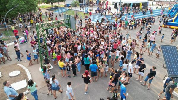 Vera: Programa&ccedil;&atilde;o para as crian&ccedil;as reuniu mais de 2.500 na pra&ccedil;a