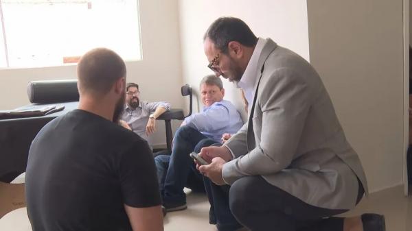 Equipe de Tarc&iacute;sio de Freitas &eacute; alvo de tiros durante visita em comunidade