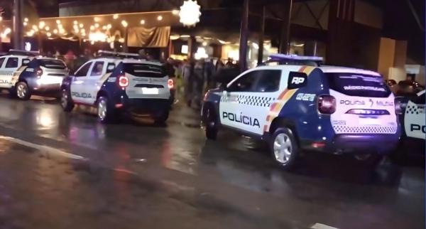 Sinop: Policial &eacute; preso por atirar em bar ap&oacute;s ver a mulher abra&ccedil;ar cantor e agredir PMs