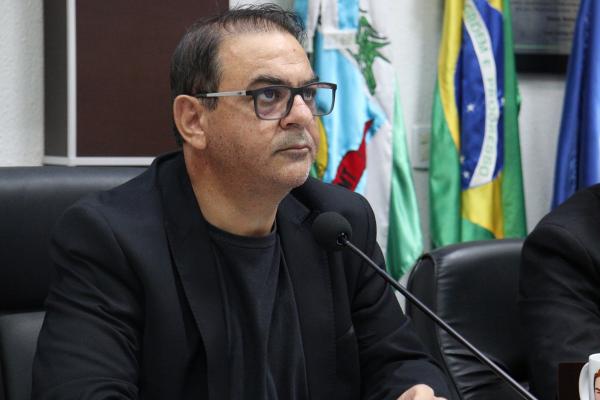 Presidente do Legislativo solicita mutir&atilde;o de cirurgia para retirada de pedras nos rins