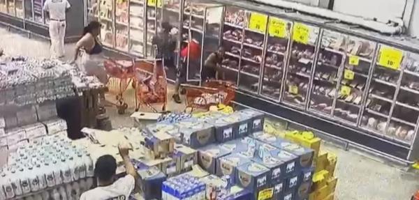 Grupo saqueia dezenas de pe&ccedil;as de carne em mercado