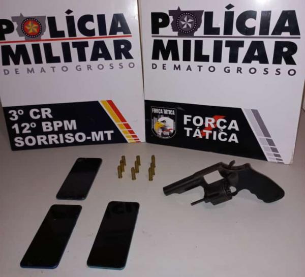 Sorriso: PM aborda t&aacute;xi, prende 2 e apreende 38