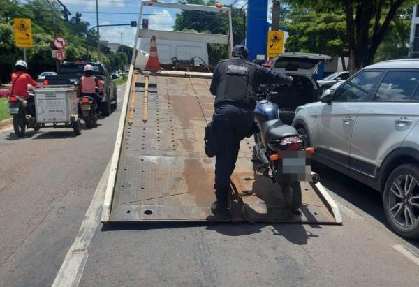 Sorriso: Segurando/manuseando o celular &eacute; a maior infra&ccedil;&atilde;o no tr&acirc;nsito