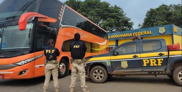 Sorriso: &Ocirc;nibus que voltata de Bras&iacute;lia, ap&oacute;s quebradeira, &eacute; apreendido pela PRF