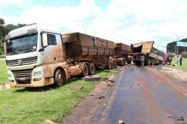 Nova Mutum: Acidente envolve quatro ve&iacute;culos na BR-163