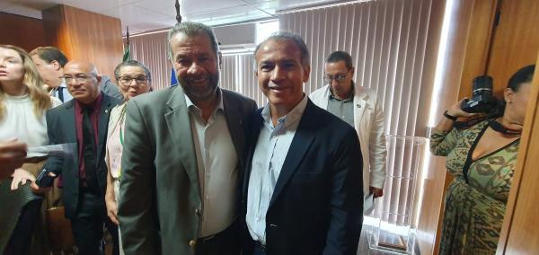 Em reuni&atilde;o com o Ministro da Previd&ecirc;ncia Social, Wanderley Paulo pede agilidade nas per&iacute;cias e nos processos de aposentadoria