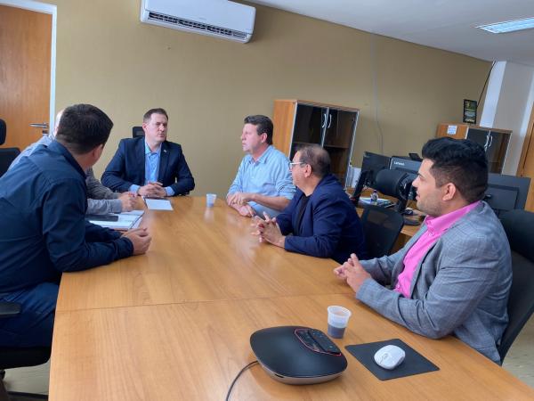 Comitiva de Sorriso pede que CRS seja mantido no Munic&iacute;pio