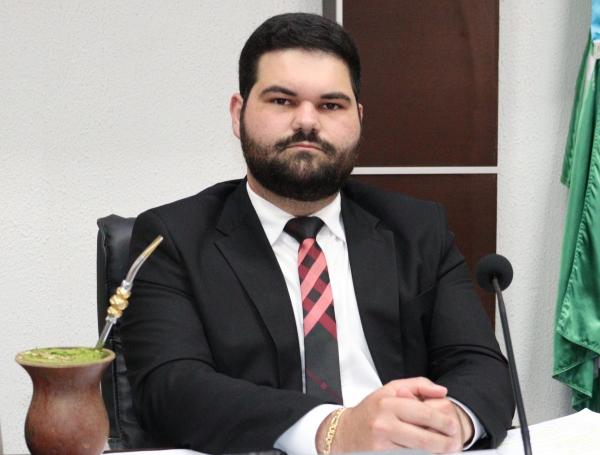 Iago Mella indica constru&ccedil;&atilde;o de um barrac&atilde;o comunit&aacute;rio para atender seis bairros de Sorriso