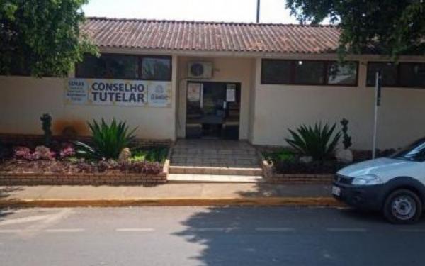 Sorriso: Conselho tutelar recolhe 4 crian&ccedil;as, que estavam em casa, ap&oacute;s pais sa&iacute;rem para trabalhar