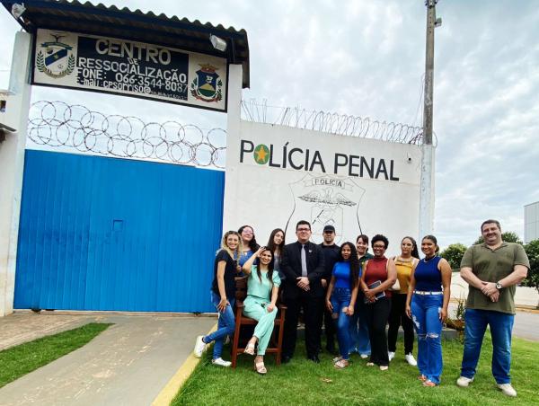 Sorriso: Dr. Jiuvani Leal mostra Direito Penal, in loco, no CRS, para os futuros advogados