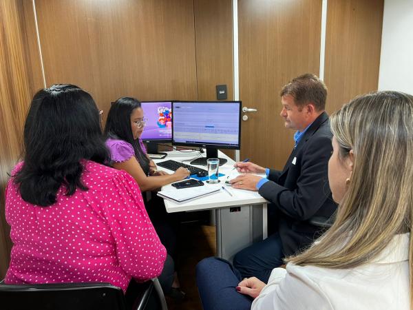 Prefeito interino busca, em Bras&iacute;lia, novas unidades escolares