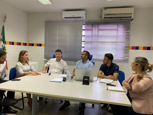 Primeira-dama e secret&aacute;ria Juc&eacute;lia Ferro visita as instala&ccedil;&otilde;es da Secretaria de Assist&ecirc;ncia Social de Macei&oacute;