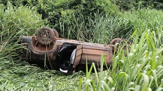 Fiat Toro capota e crian&ccedil;as s&atilde;o arremessadas na BR-163, entre Sorriso e Sinop