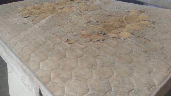 Sorriso: Mulher desaparece e filha encontra colch&atilde;o furado de faca, m&oacute;veis quebrados e casa revirada