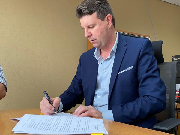 Prefeito assina conv&ecirc;nio e Sorriso vai receber 345 c&acirc;meras de vigil&acirc;ncia