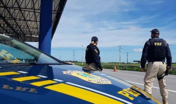 Nova Ubirat&atilde;: PRF apreende carro de C&acirc;mara com d&eacute;bitos e vereador termina viagem de &ocirc;nibus