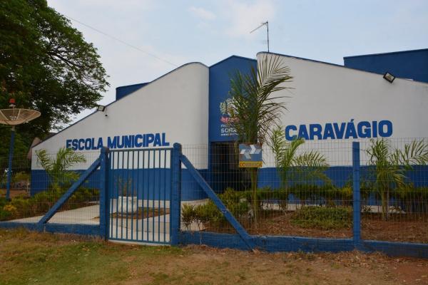 Presidente da C&acirc;mara sugere instala&ccedil;&atilde;o de climatizador na quadra da Escola do Carav&aacute;gio