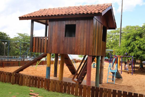 Projeto de revitaliza&ccedil;&atilde;o de espa&ccedil;os p&uacute;blicos com madeiras apreendidas recebe reconhecimento