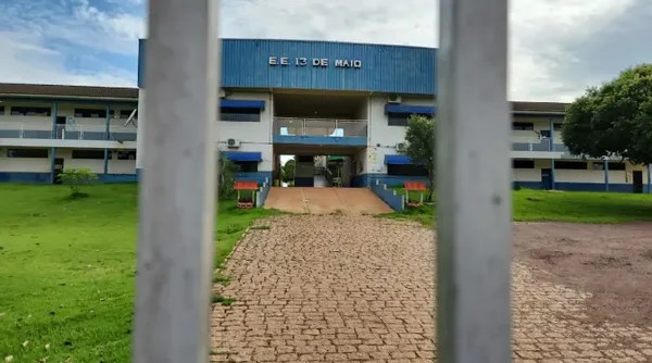 MT: Adolescente, de 13 anos, &eacute; suspeito de pegar nos peitos e partes &iacute;ntimas de colega de sala