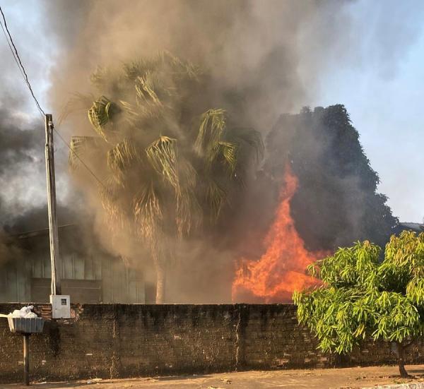 Sorriso: Casa de madeira &eacute; destru&iacute;da pelo fogo no Centro