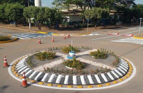 Sorriso: Ademilson Caro&ccedil;o solicita implanta&ccedil;&atilde;o de rotat&oacute;ria ou sem&aacute;foro no cruzamento da rua Passo Fundo com a Alencar Bortolanza