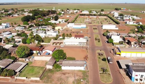 Sorriso: Carro cai em canaleta ap&oacute;s poeira atrapalhar vis&atilde;o de motorista na MT-338, em Boa Esperan&ccedil;a do Norte