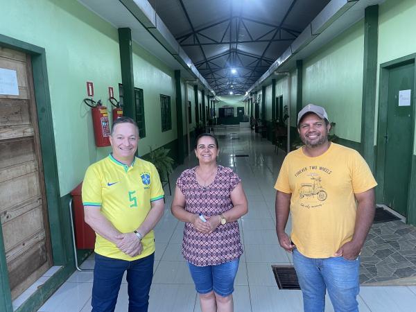 Nova Ubirat&atilde;: Prefeito e Coordenador do Departamento de Infraestrutura visitam distritos