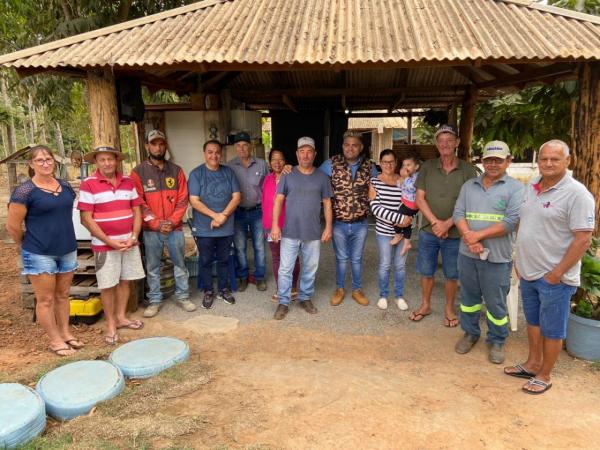 Sorriso: Fam&iacute;lias do Assentamento P&eacute; no Ch&atilde;o apresentam dificuldades a Damiani e Mauricio Gomes 