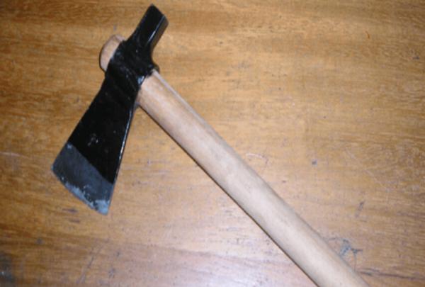 Sorriso: Homem entra em igreja, pede ora&ccedil;&atilde;o e tenta matar fi&eacute;is com machadinha 