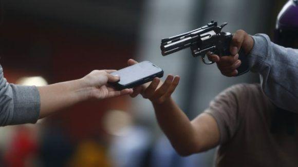 Sorriso: Iphone 11 e carteira de jovem s&atilde;o roubados por homem armado no Jd. das Ac&aacute;cias 