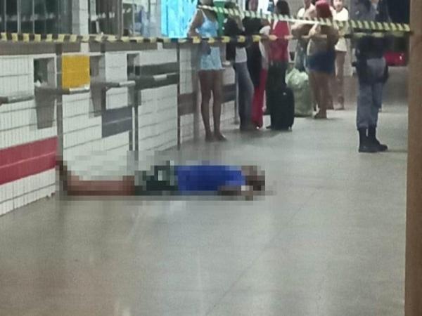 MT: Jovem &eacute; morto com 10 tiros em rodovi&aacute;ria algumas horas depois de sair da cadeia