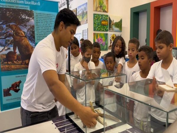 Sorriso: Museu de Hist&oacute;ria Natural exibe exposi&ccedil;&atilde;o "Descobrindo a Pr&eacute;-Hist&oacute;ria de Mato Grosso", e deixa alunos entusiasmados