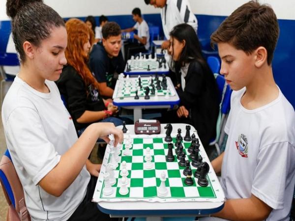 Sorriso: Al&eacute;m de Educa&ccedil;&atilde;o Financeira e Rob&oacute;tica, Escolas em Tempo Integral come&ccedil;am a ofertar Xadrez na grade curricular