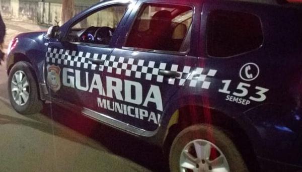 Sorriso: Homem tenta fugir da GM ap&oacute;s ser flagrado em dire&ccedil;&atilde;o perigosa e tenta jogar fora maconha no momento da abordagem