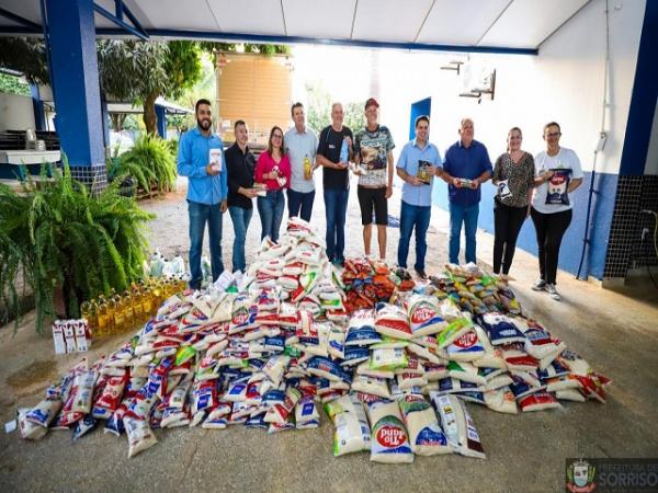 Sorriso: Alimentos arrecadados pelo Moto Clube na 6&ordf; Etapa de Motocross s&atilde;o entregues a Secretaria de Assist&ecirc;ncia Social