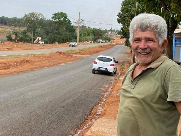 Sorriso: "H&aacute; 14 anos eu moro aqui, enfrentei muita lama e poeira, &eacute; muito bom ver o asfalto chegando" diz morador da Rua Igua&ccedil;u que recebeu a duplica&ccedil;&atilde;o, rotat&oacute;ria e asfalto no S&atilde;o Domingos