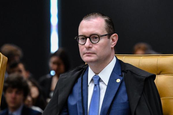 Zanin arquiva a&ccedil;&atilde;o no STF contra Bolsonaro por omiss&atilde;o na compra de vacinas da COVID-19