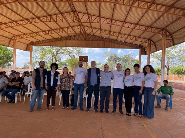 Nova Ubirat&atilde;: Prefeitura realizada a entrega de 54 escrituras definitivas a moradores do distrito de Entre Rios