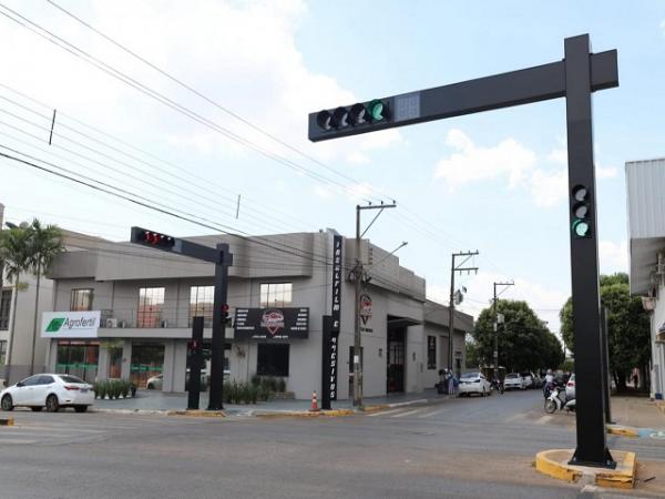 Sorriso: Sem&aacute;foros inteligentes come&ccedil;am a ser implantados pela cidade 