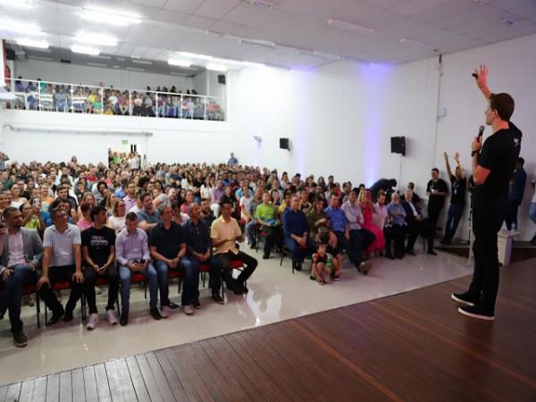 Sorriso: Campe&atilde;o Ol&iacute;mpico C&eacute;sar Cielo reuniu mais de 700 pessoas em palestra "Princ&iacute;pios da alta performance"