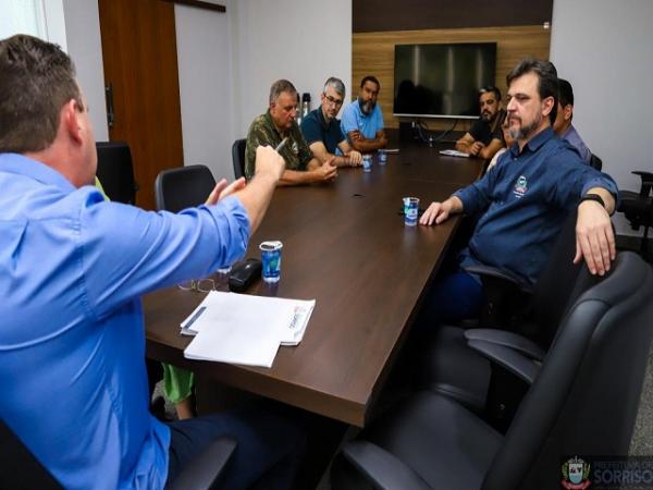 Sorriso: Ari Lafin re&uacute;ne secret&aacute;rios e diz que "cortes" ser&atilde;o necess&aacute;rios para 2024; O or&ccedil;amento pode ter queda de 150 milh&otilde;es