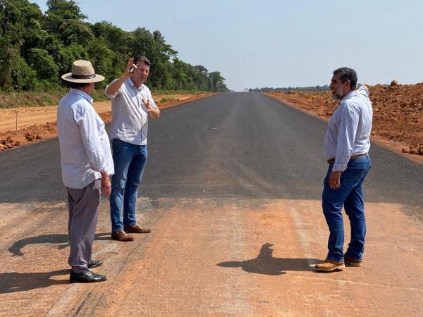 Sorriso: Ari Lafin acompanha obras nas estradas do Barreiro; Um investimento que chega a mais de R$ 20 milh&otilde;es