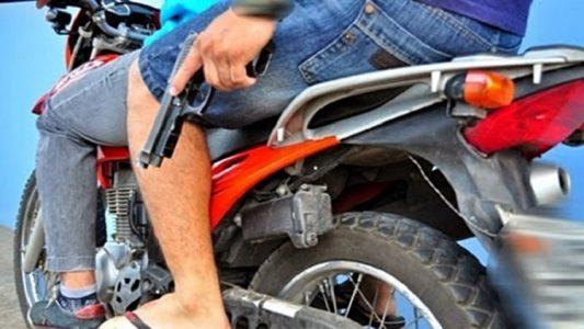 Sorriso: Bandidos armados rendem mulher e roubam moto e celular na Av. Curitiba 