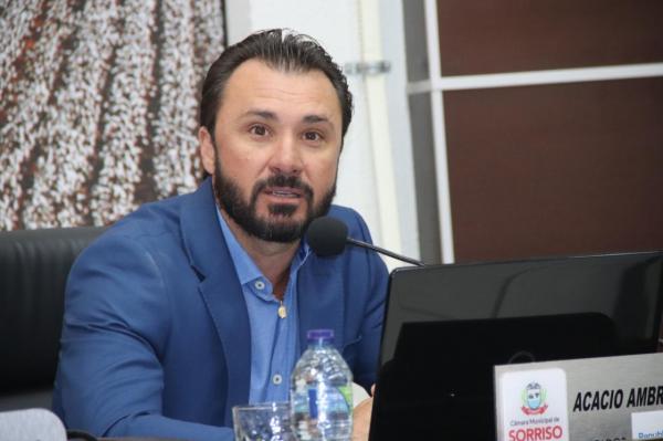 Sorriso: Acacio Ambrosini pede pista de atletismo para a Escola Municipal Carav&aacute;gio