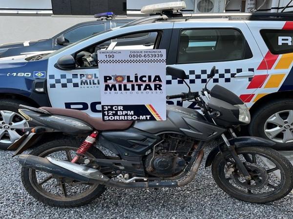 Sorriso: PM recupera moto roubada ap&oacute;s desconfiar de ve&iacute;culo abandonado em cal&ccedil;ada no Industrial