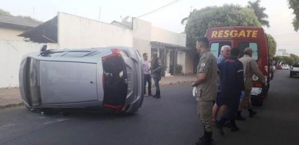 Sorriso: veículo tomba após ter preferencial invadida; apesar do estrago, não houve feridos